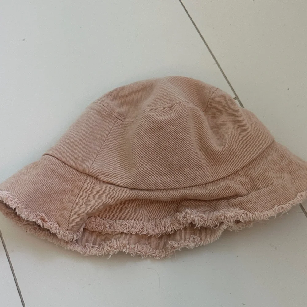 David & Young Pink Frayed Bucket Hat pink
